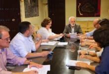 Integrantes de la Comisión Local de Patrimonio Histórico de Jerez reunidos para aprobar obras de reforma.
