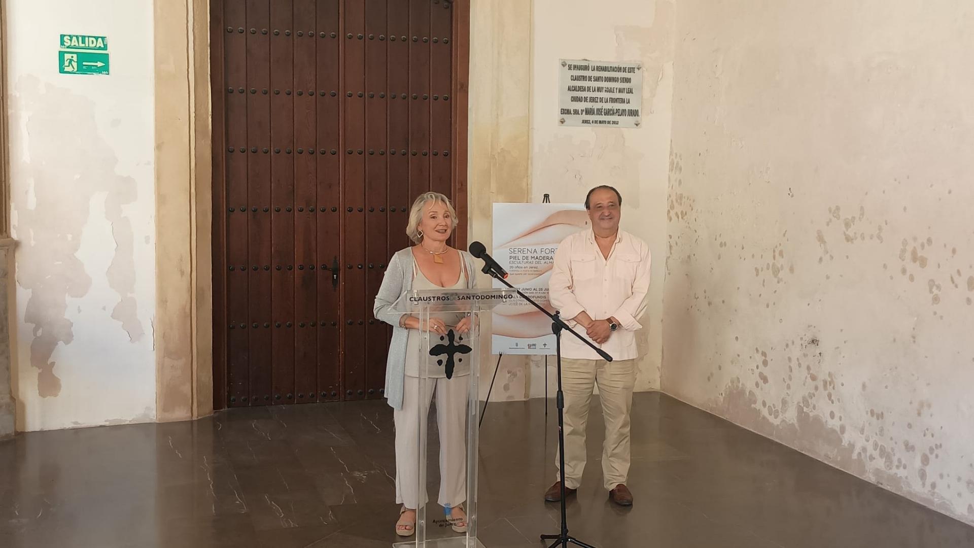 Presentación de una exposición cultural en los Claustros de Santo Domingo en Jerez de la Frontera.