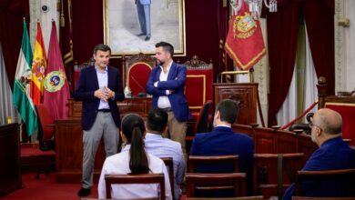 Reunión oficial en Cádiz para fortalecer la economía azul y la colaboración marítima.