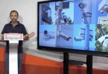 Presentador en conferencia sobre cámaras de videovigilancia en Sanlúcar.
