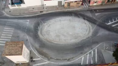 Vista aérea de las obras de acondicionamiento definitivo en la glorieta María Gutiérrez Rey entre las avenidas Descartes y San José Obrero en Jerez.