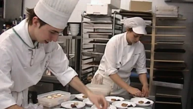Estudiantes de cocina realizando prácticas de Formación Profesional para el Empleo