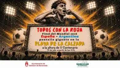 Pantalla gigante en la playa de Sanlúcar, para la final del mundial 2026