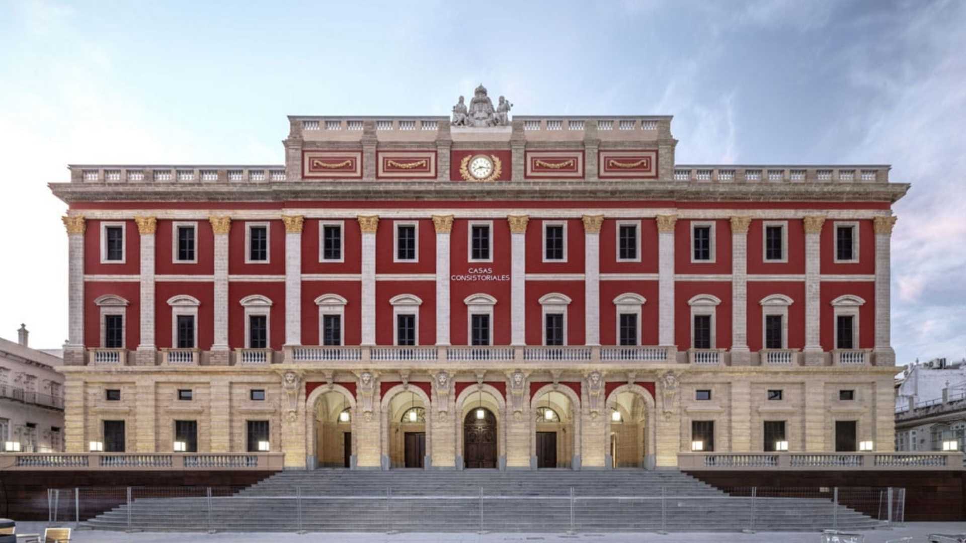 Fachada principal de las Casas Consistoriales del Ayuntamiento de San Fernando en Cádiz.