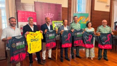 Participantes en evento deportivo solidario en Chiclana con camisetas de la Milla Verde.