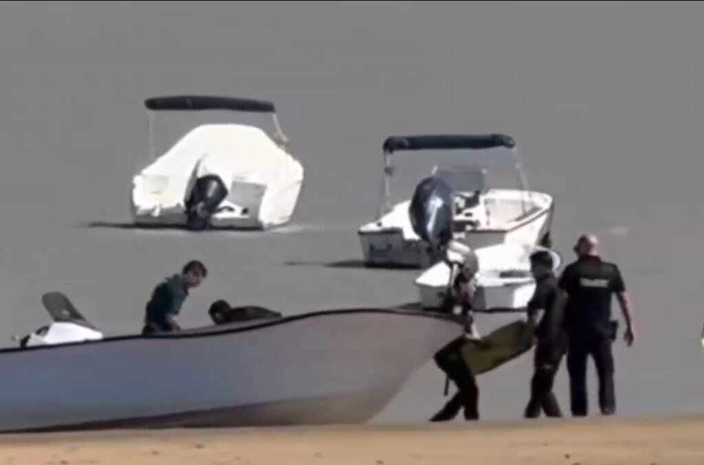 Guardia Civil y Policía Nacional en acción en Sanlúcar.