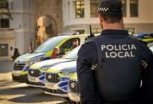 Policía local en Cádiz con patrullas en la calle.