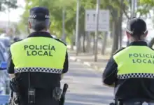 Policías locales controlando en Jerez, Andalucía.