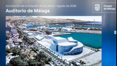 Vista aérea del Auditorio de Málaga junto al puerto y la ciudad.
