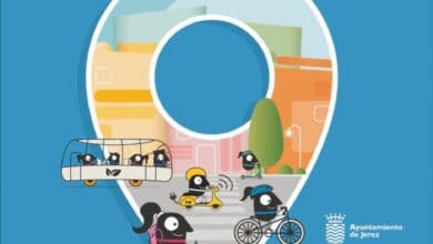 Evento de movilidad sostenible con bicicletas y transporte público en Jerez.