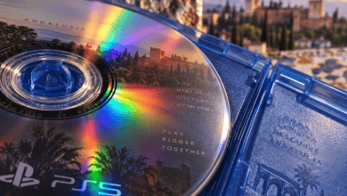 Disco de PlayStation 5 con vista de Andalucía y la Alhambra.