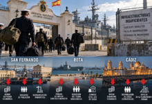 Primer plano macro de un cerrojo metálico oxidado en la puerta de madera de un antiguo cuartel militar