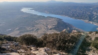 Embalse en Andalucía con capacidad del 71,18% en un día despejado.