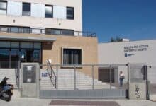 Fachada del Salón de Actos en Jerez, edificio moderno y accesible.