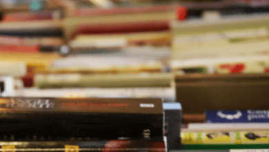 Libros en una mesa en la Feria del Libro de Jerez 2026.
