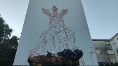 Mural de Jesús Nazareno en Jerez, obra de Lauren, en proceso de creación.