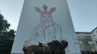 Mural de Jesús Nazareno en Jerez, obra de Lauren, en proceso de creación.