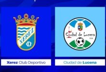 Escudos del Xerez Club Deportivo y del Ciudad de Lucena sobre un fondo azul.