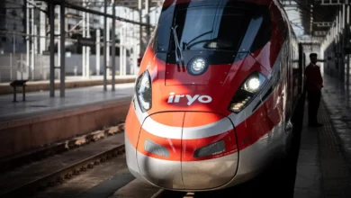 Tren de iryo detenido en un andén de la estación Málaga-María Zambrano
