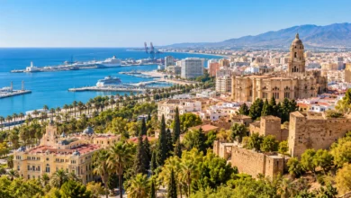 Vista editorial de Málaga como destino turístico urbano durante la temporada de verano