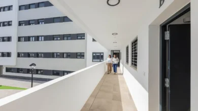 Propuesta visual hiperrealista del Ayuntamiento de San Fernando como escenario institucional para ilustrar el presupuesto municipal de 2027