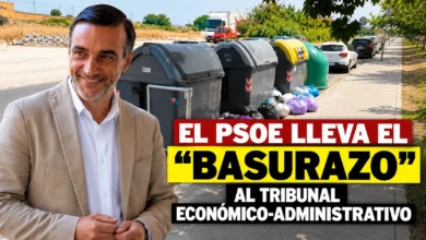 Primer plano de un contenedor gris de basura con una tapa deteriorada y señales de desgaste en su estructura.