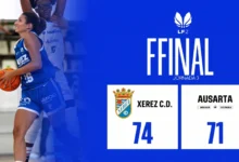 Marcador final de Liga Femenina 2 con victoria del Xerez CD por 74-71 ante Ausarta, junto a una fotografía de una jugadora con balón.