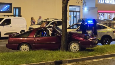 Toyota Supra MK3 rojo tras colisionar contra un árbol en Jerez
