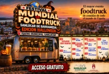 Cartel del Festival Mundial de Foodtruck de Sanlúcar con un camión de comida, decoración de Halloween y el anuncio de entrada gratuita.