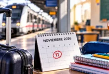 Primer plano del mecanismo de rodadura y los raíles de un tren, relacionado con el transporte durante la huelga general.