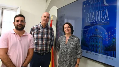 Presentación de la Noche Azul y Blanca de Jerez junto al cartel de la edición de 2026